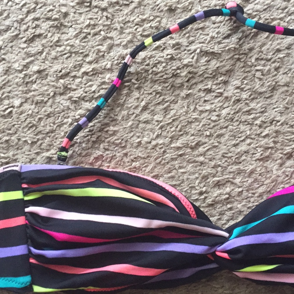 EUC Victoria’s Secret bikini top. Size S. - Picture 2 of 3